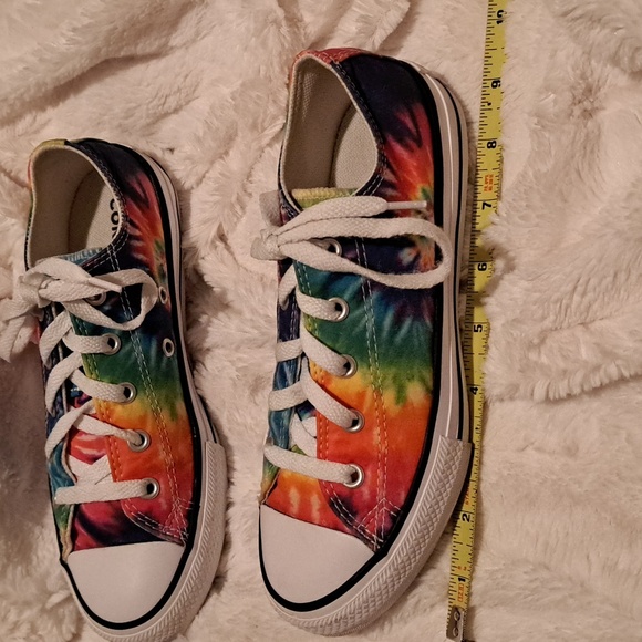 NWOT. Converse Kids Multicolor Tie-Dye Sneakers. Size 2 - Picture 9 of 10